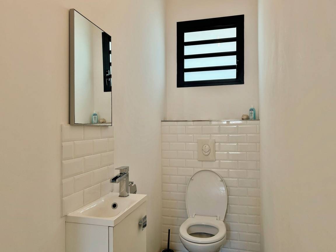 WC indépendant avec lave-mains